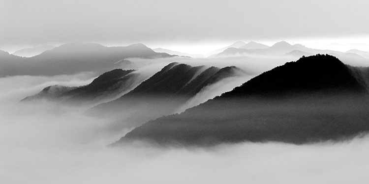 까망_鄭相殷_용암사 운해_rs750.jpg