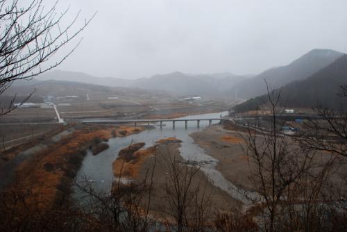 비내리는 금강에서