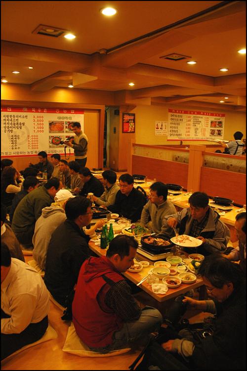 송년회 회식 모습