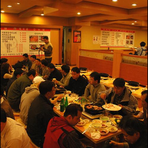 송년회 회식 모습
