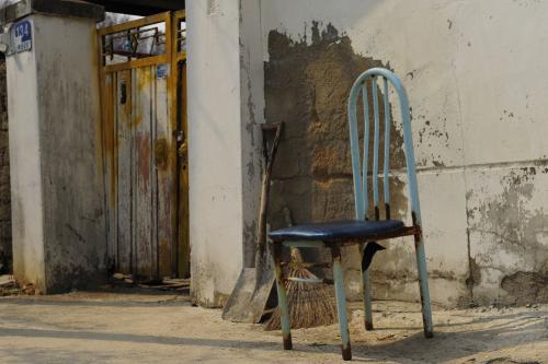 주인을 기다리는 의자...