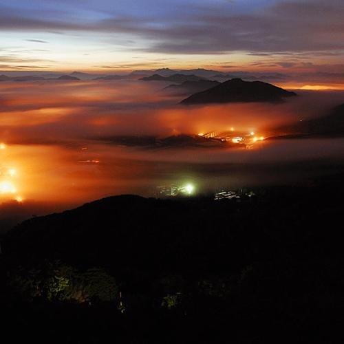 용암사의 새벽입니다