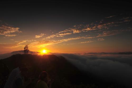 식장산 일출입니다..