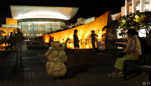 야경, 그리고 사람들