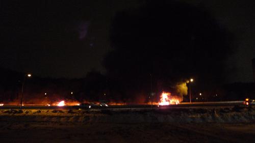 고속도로에 불이 났네요