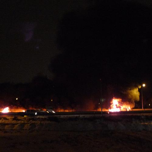 고속도로에 불이 났네요