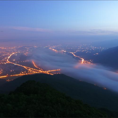 도심으로 밀려드는 운해