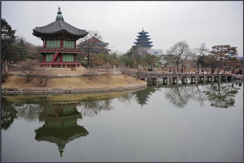 이른 봄날의 향원정