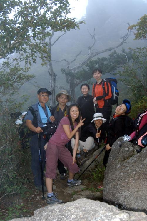 모델들과 등반기념...