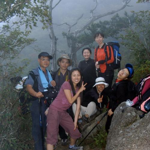 모델들과 등반기념...