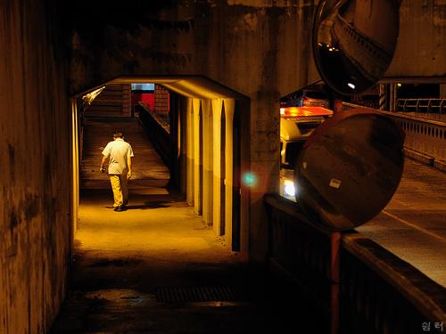 어깨에 짊어진 삶의 무게