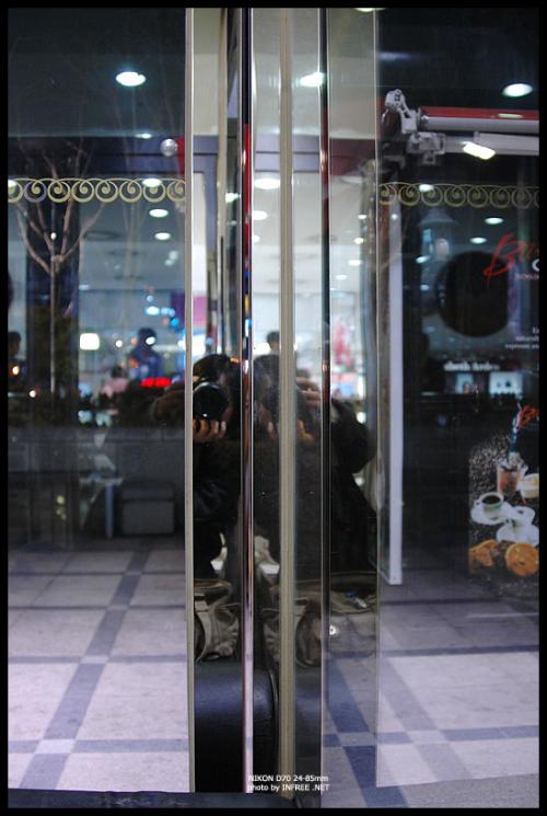 대칭. 그 속에 가두다