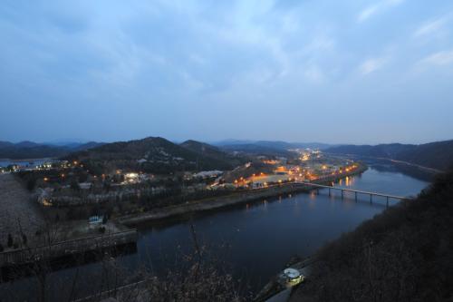 대청댐 야경입니다...