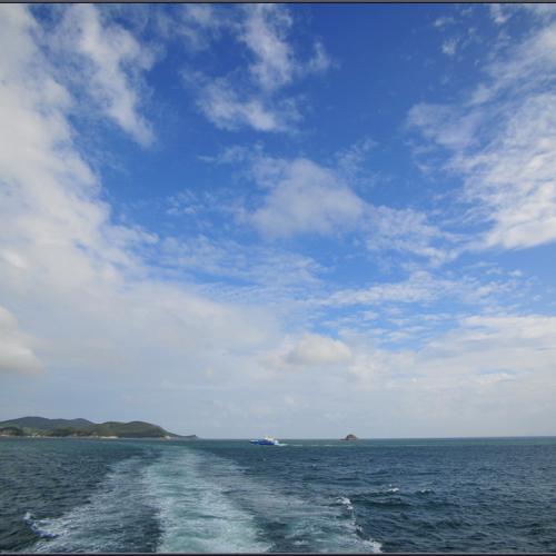 먼 바다 푸른 섬 하나