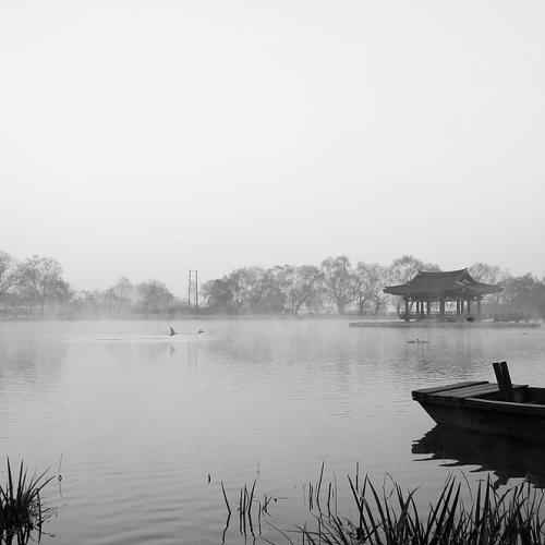 안개 낀 궁남지