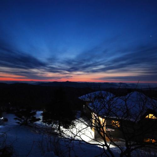 덕유의 아침, 천안의 저녁