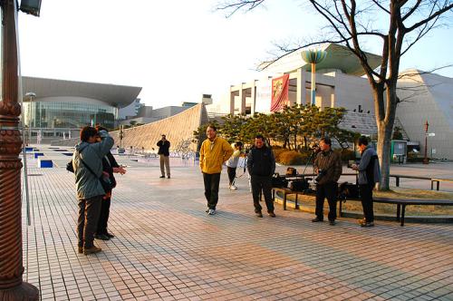 시립미술관 앞에서