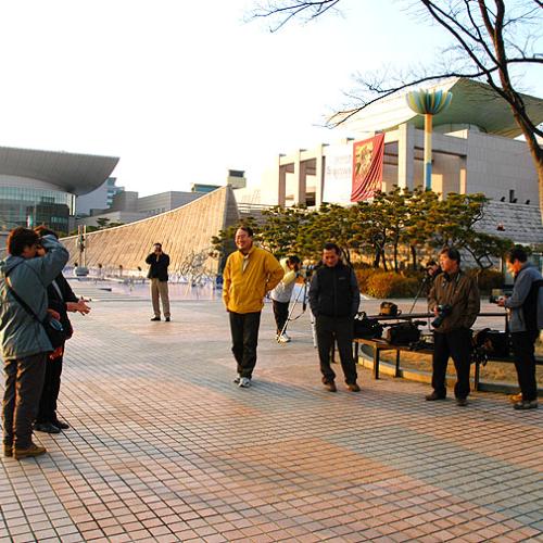 시립미술관 앞에서