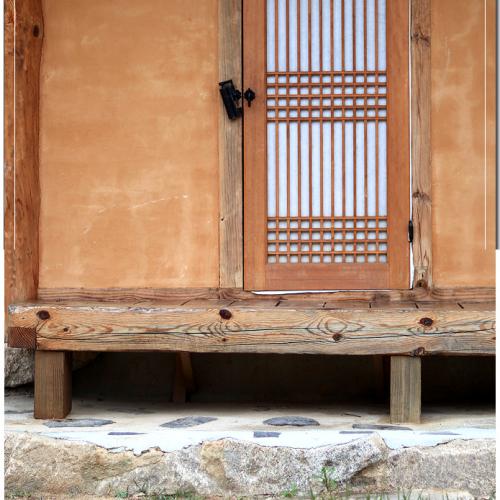 민막 뒷문을 열어보니....