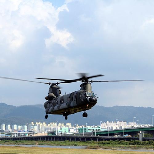 국군의 날 기념 행사중