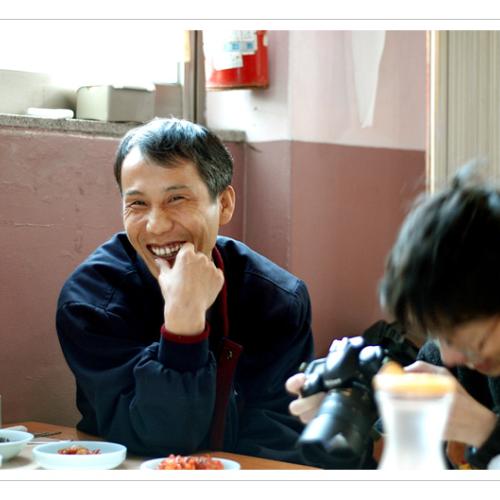 화알짝 웃으시는 우드님과, 희미한 바이런님