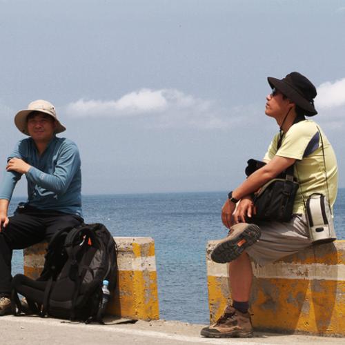 버스를 기다리며 - 이틀째 단체사진 추가