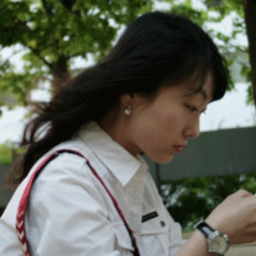 흩날리는 모습을 찍고 싶었습니다.