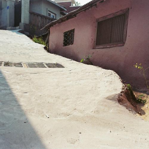 새로이 단장중인...