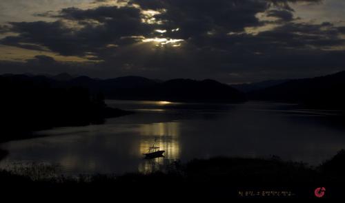 호수위 그림두편