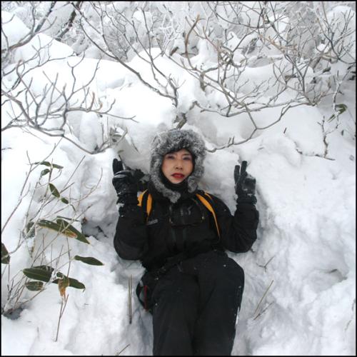 눈속에 누워 버린 여인