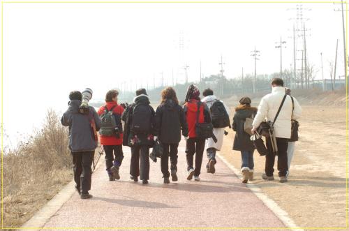 오늘 모임 회워님드 뒷모습과 여성회원님들 단체 사진