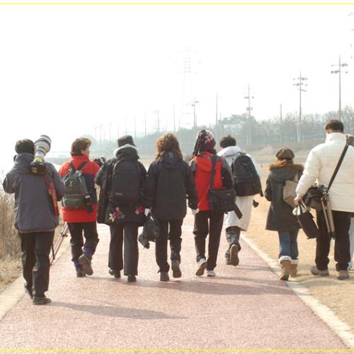 오늘 모임 회워님드 뒷모습과 여성회원님들 단체 사진