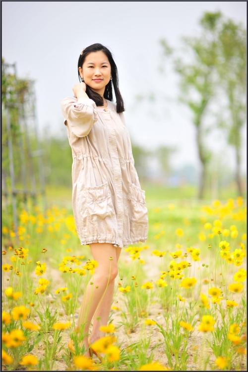 노란 꽃밭에서...