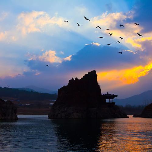 도담삼봉의 여명