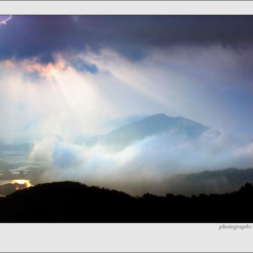 운해위의 내림빛