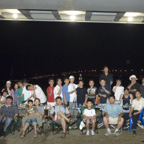 족구와 바베큐 모임